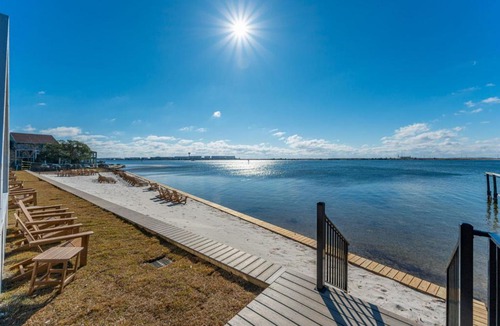 Mary Esther House | Luxury Waterfront Cabin 2