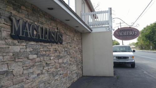 Nesquehoning Hotel | Macaluso's at the Lantern Lodge
