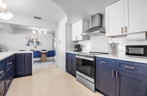 Seminole House | Madeira Beach Family Escape - Mini Golf, Outdoor Bar & Backyard Oasis