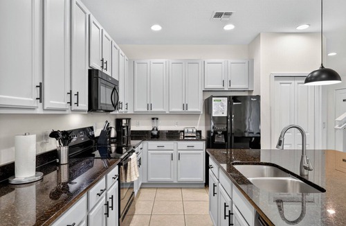 Kissimmee Villa | Magical Getaway Near Disney at Bella Vida Resort! Private Pool and Jacuzzi!