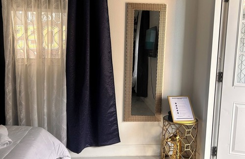 North Sarasota Apartment | Maison Privé- Signature Coastal Suite Curated Stay Near Beach