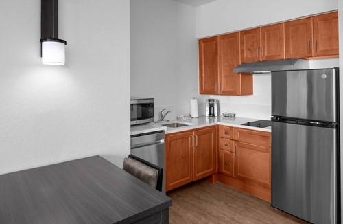 Oldsmar Hotel | Making The Best Memories Along The Way! Outdoor Heated Pool, Pets Are Welcome!