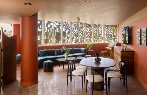 Coconut Grove Hotel | Making The Best Memories Along The Way! 3 Relaxing Units, Outdoor Pool!