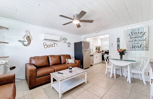 Englewood Cottage | Manasota Beachfront Cottage 2