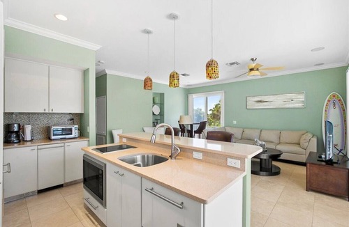 Englewood House | Manasota Key Beach Estate 6BR Compound w/Pool