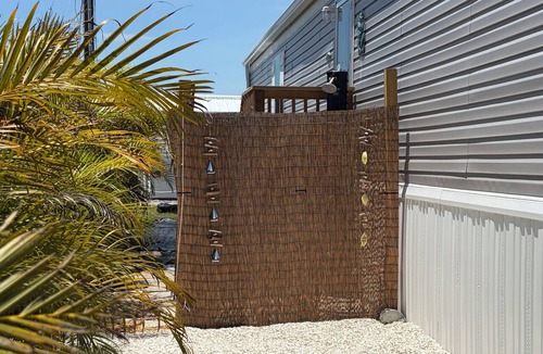 Flamingo Bay House | Manatee Lookout Cottages - Boat to Beach, Pool, Kayaks, Pets, Direct Gulf Access