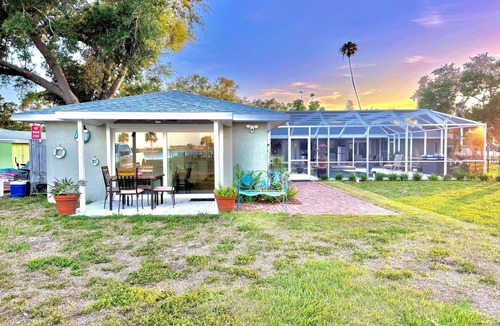 Bradenton House | Manatee River Bungalows Waterfront home