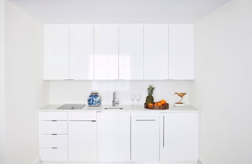 Marathon Apartment | Marathon Oceanfront Suite | Balcony + Dog-Friendly