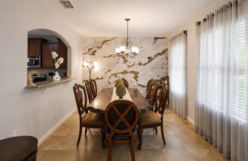 Calabria House | Meadow Manor - 10 Mins to Disney! - No Rear Neighbors, Covered Lanai