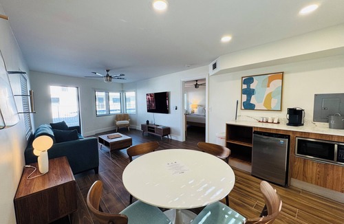 Claytons Hotel | Melbourne Beach Resort & Surf Club
