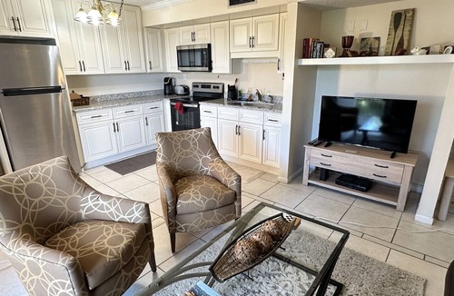 Melbourne Condo | Melbourne Harbor -Top floor condo over Crane Creek - 5 mins to the beach