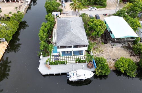 Ramrod Key House | Mermaid House: Heated Pool, Dual Dockage & Outdoor Bar on the Canal