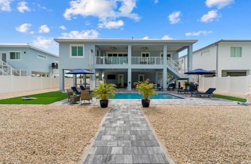 Marathon Villa | Mermaid's Paradise ~ Pool ~ Dock ~ Games ~ Views