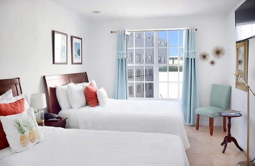 Flamingo/Lummus Hotel | Miami Beach Like it Should Be! Minutes From Lincoln Road and Ocean Drive!