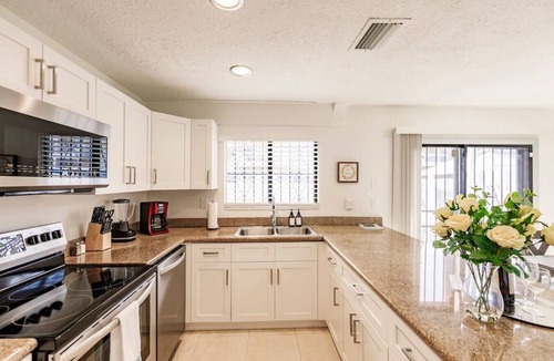 Fontainebleau House | Miami Oasis: 7 mins to Dolphin Mall+MIA. PS4+Games
