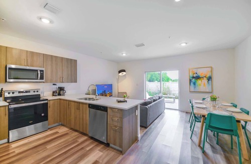 Golden Glades House | Miami Oasis: Townhouse | Free Parking