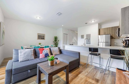 Golden Glades House | Miami Oasis: Townhouse | Free Parking