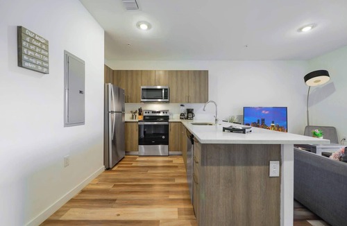 Golden Glades House | Miami Oasis: Townhouse | Free Parking