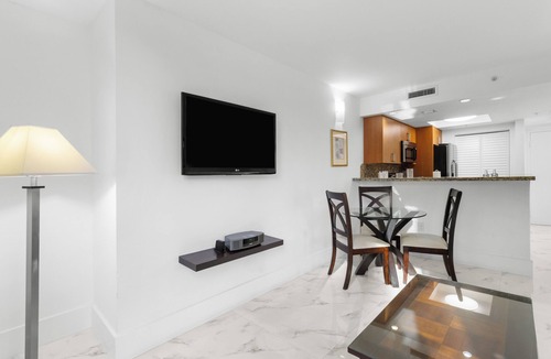 Coconut Grove Apartment | Miami Stay w/Pool & Gym Access | Miami International Airport - 7 miles