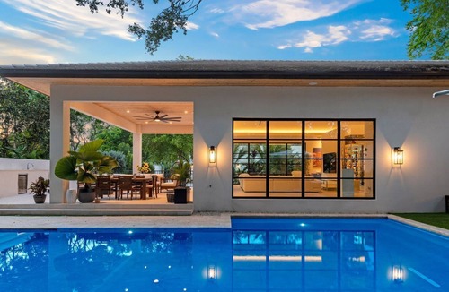 Northeast Miami Villa | Miamia Big Villa Family Holiday