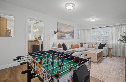 Town N County Park House | Mid-Century Tampa Retreat with Private Pool & Screened Lanai