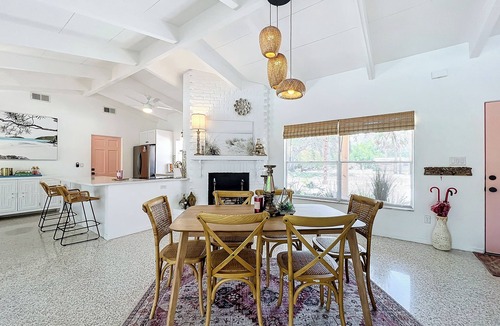 Southgate House | MidCentury Modern Heated Pool Retreat minutes to Siesta Key Beach & Downtown