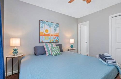 Tampa Apartment | Midtown Mod w/King Bed+Fooseball