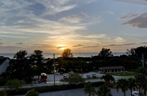 Siesta Key Condo | Million Dollar View Bay Sunrises & Gulf Sunsets-Feb and March open 2025