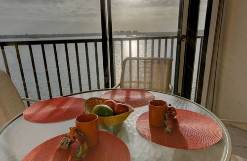 Siesta Key Condo | Million Dollar View Bay Sunrises & Gulf Sunsets-Feb and March open 2025