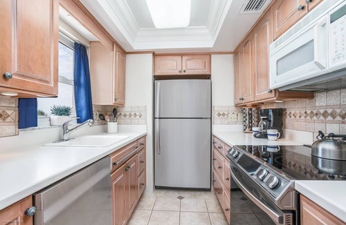 Venice Condo | Million Dollar Views! Venice Island | Gulf Views | Steps to Beach | Heated Pool, End Unit
