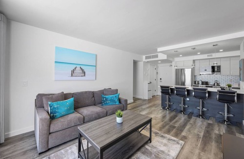 Marco Island Condo | Modern 11th Floor Beachfront Condo | Views/Pool