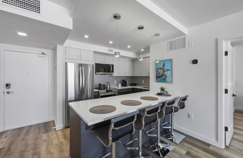 Marco Island Condo | Modern 11th Floor Beachfront Condo | Views/Pool