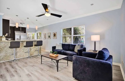 Hendricks and Venice Isles Apartment | Modern 1BR on 2nd Floor Near Las Olas