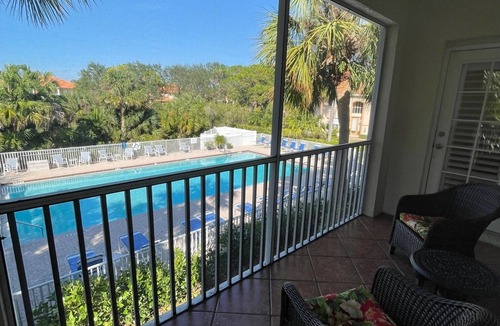 Bonita Springs House | Modern 2-Bed Pool-View Condo in Gated Spanish Wells — 3.5 Miles to Bonita Beach!