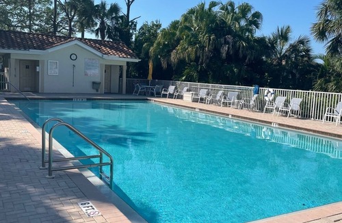 Bonita Springs House | Modern 2-Bed Pool-View Condo in Gated Spanish Wells — 3.5 Miles to Bonita Beach!