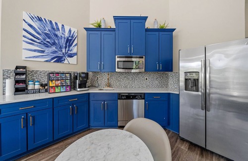 Westchase Apartment | Modern 2BR/2BA | King Bed + Pool, Gym #7
