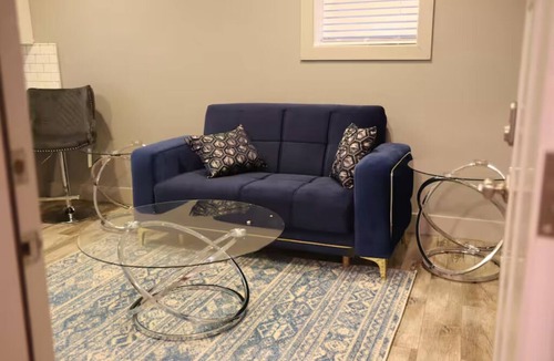 Forest Hill Apartment | Modern 2BR Apt , 10 Mins to EWR & Easy NYC Train Access