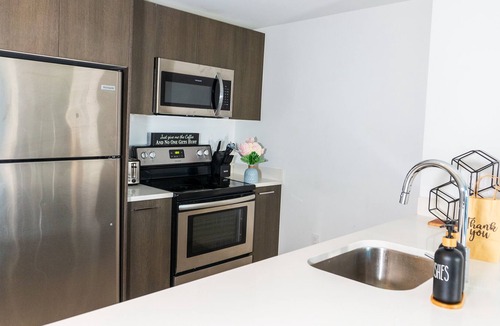 Overtown Condo | Modern 2BR Condo, Heart of Downtown Miami, and Infinity Pool with City Skyline
