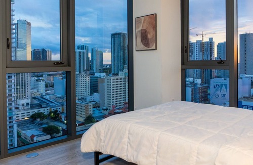 Overtown Condo | Modern 2BR Condo, Heart of Downtown Miami, and Infinity Pool with City Skyline