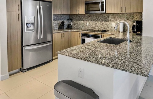 Doral Apartment | Modern 2BR Golf-View Suite | Pool, Massage & Sauna