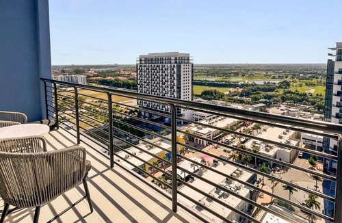 Doral Apartment | Modern 2BR Golf-View Suite | Pool, Massage & Sauna