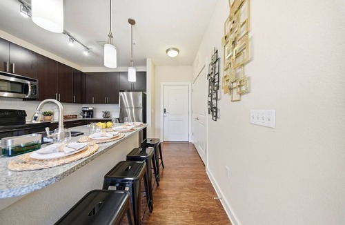 Courier City - Oscawana Apartment | Modern 2BR w/Pool + Pet-Friendly | Unit #18