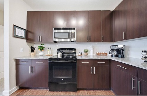 Courier City - Oscawana Apartment | Modern 2BR w/Pool + Pet-Friendly | Unit #18