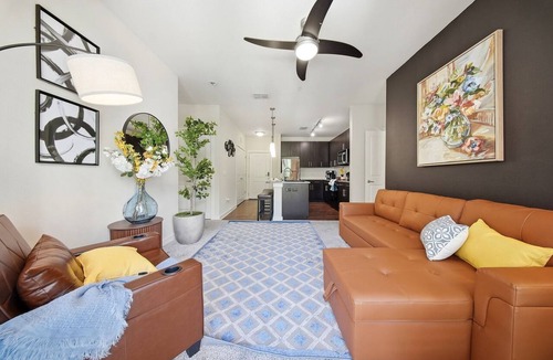 Courier City - Oscawana Apartment | Modern 2BR w/Pool | Pet-Friendly | Unit #17