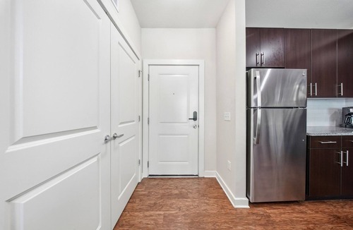 Courier City - Oscawana Apartment | Modern 2BR w Pool Pet-friendly Unit 17