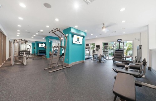 Courier City - Oscawana Apartment | Modern 2BR w Pool Pet-Friendly Unit #18