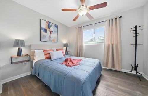 Town N County Park Apartment | Modern 2BR2BA w King Bed, Pool Gym #10