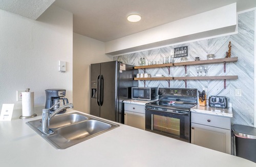 Campbell Condo | Modern 3BR Condo at Royal Palm Bay | Sleeps 8