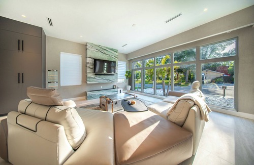 Gillespie Park House | Modern 3BR Home Luxury finishes
