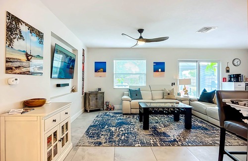 Sarasota House | Modern 3BR Sarasota House Fenced Yard EV